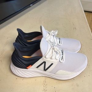 NWOT New balance Fresh foam roav sneakers